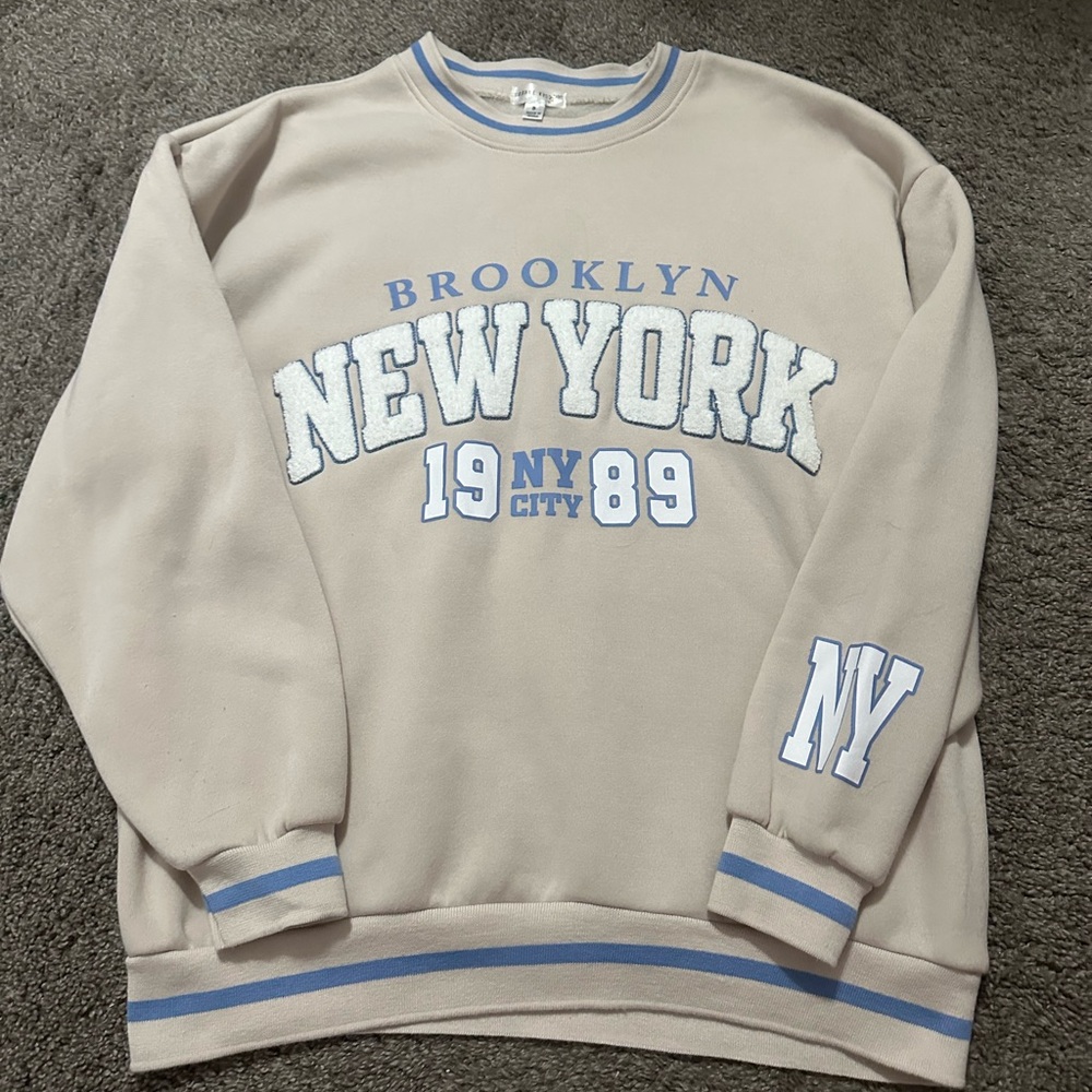 Women’s New York sweatshirt size S
